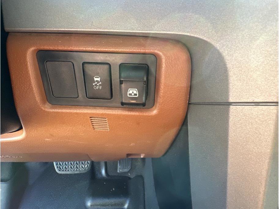 Used 2013 Toyota Tundra Limited image 19