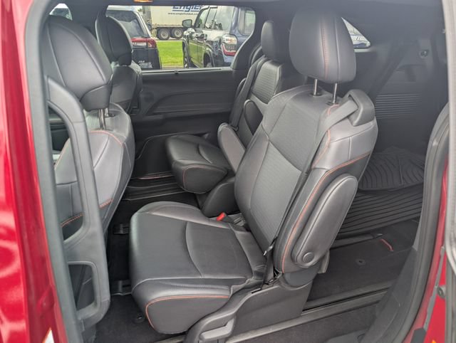 Used 2024 Toyota Sienna XSE AWD/4WD image 9