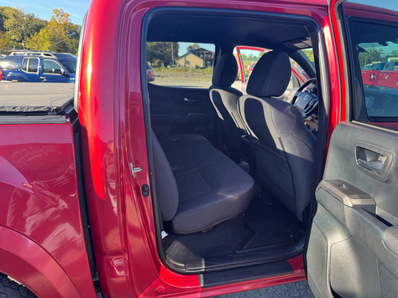 Used 2016 Toyota Tacoma TRD Sport image 15