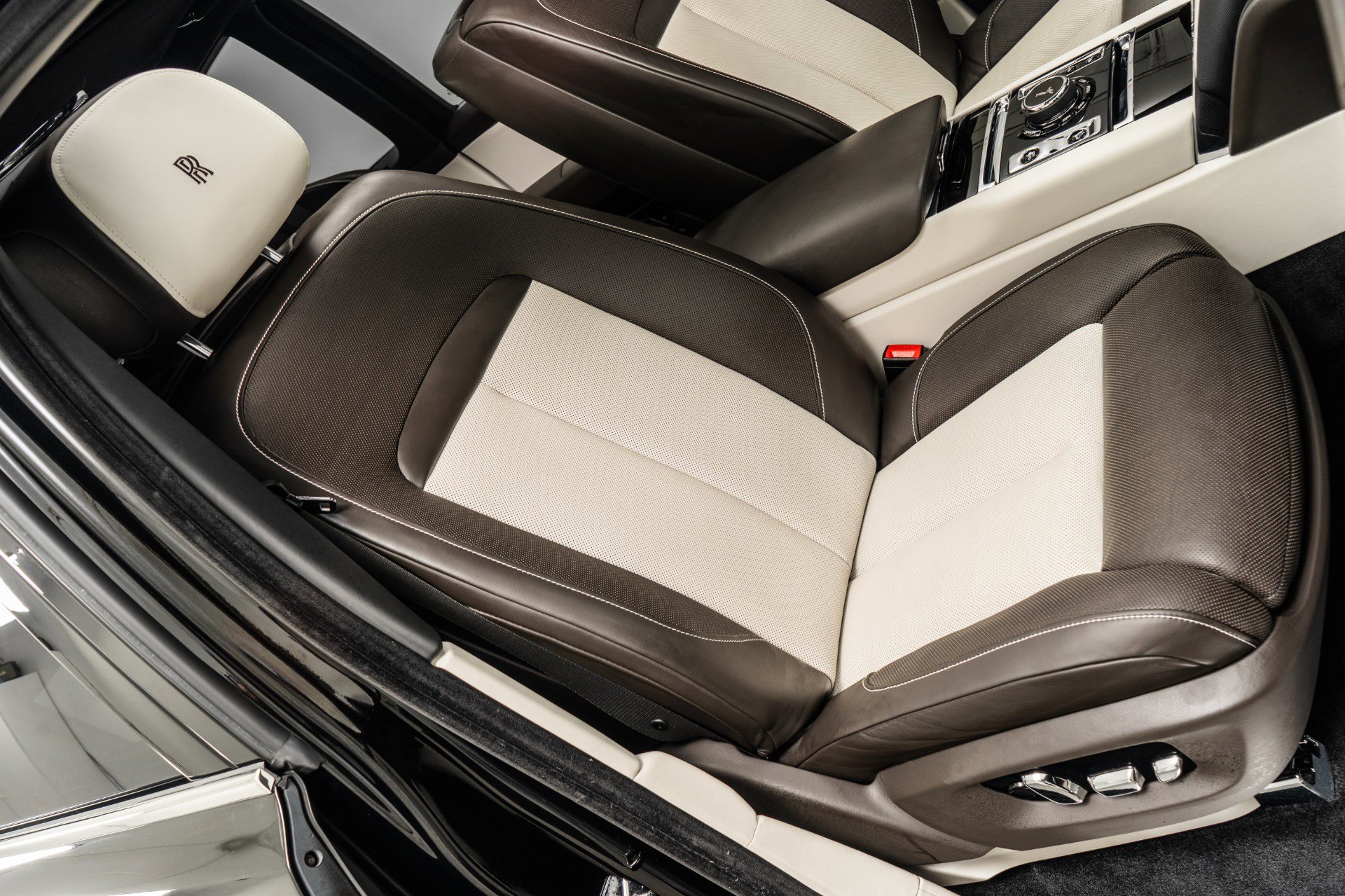 Used 2022 Rolls-Royce Cullinan image 26