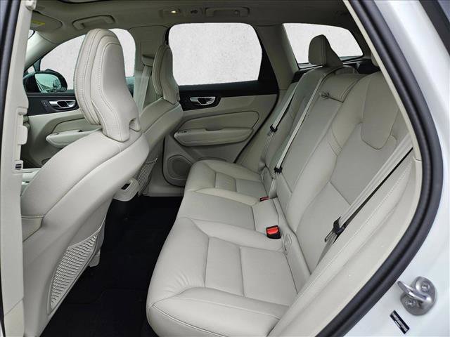 Used 2025 Volvo XC60 B5 Core AWD/4WD image 13