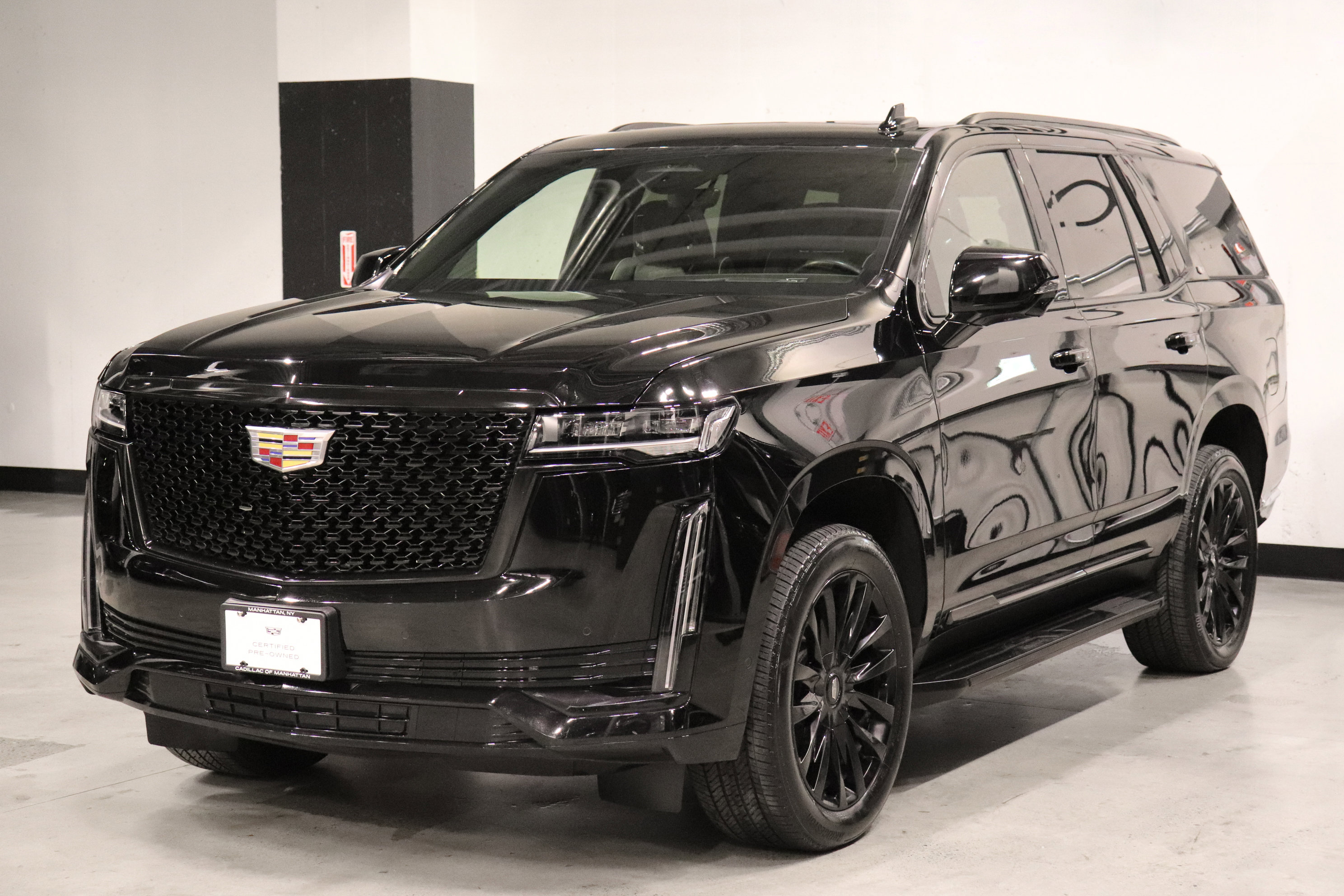 Used 2022 Cadillac Escalade Premium Luxury image 1