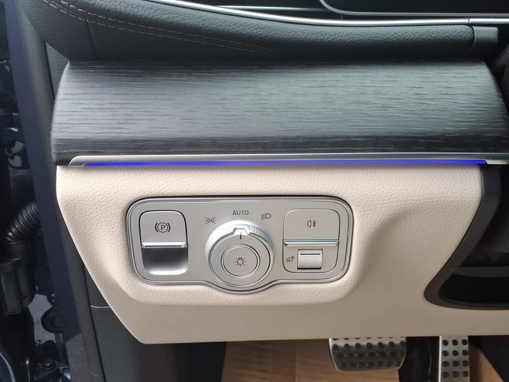 New 2026 Mercedes-Benz GLS 450 4MATIC image 17