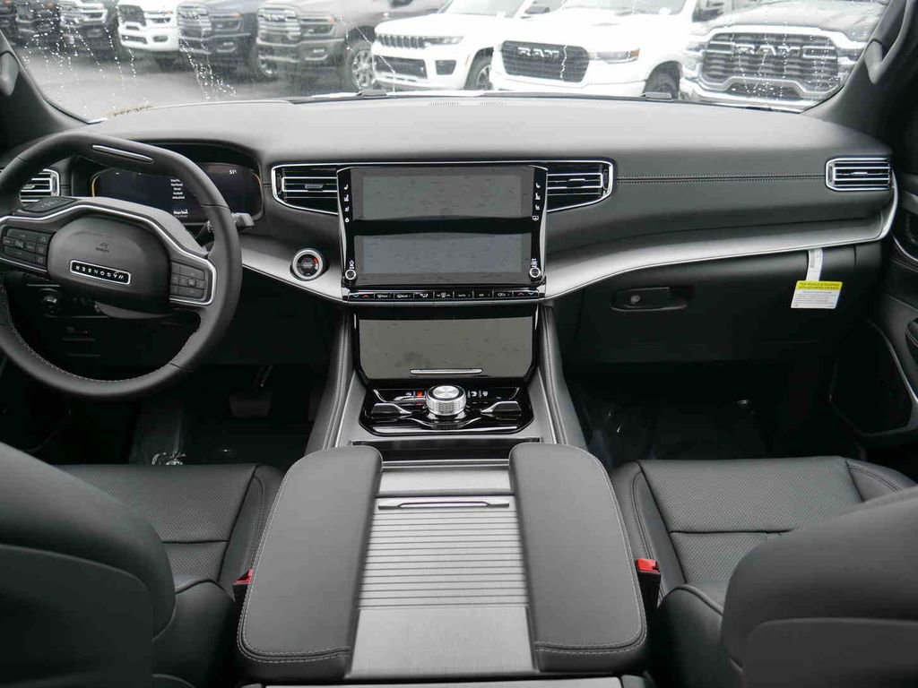 New 2025 Jeep Wagoneer L Series II w/ Convenience Group I image 4