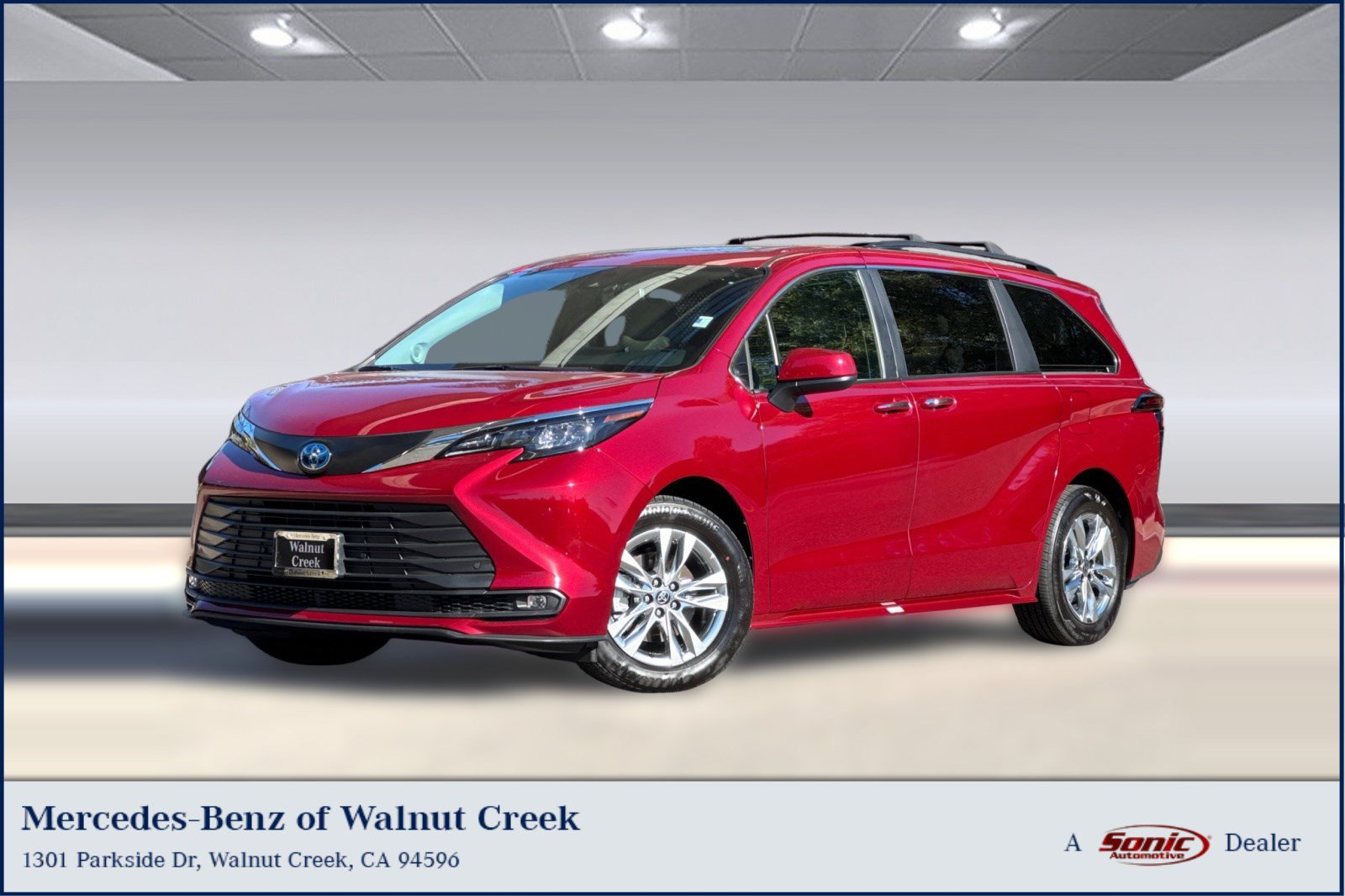 Used 2025 Toyota Sienna XLE w/ XLE Plus Package AWD/4WD image 1