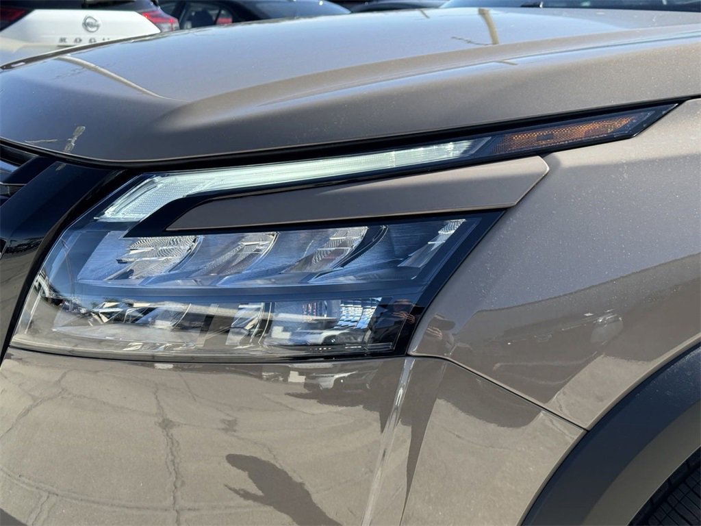 New 2025 Nissan Pathfinder Platinum w/ Black Appearance Package image 7