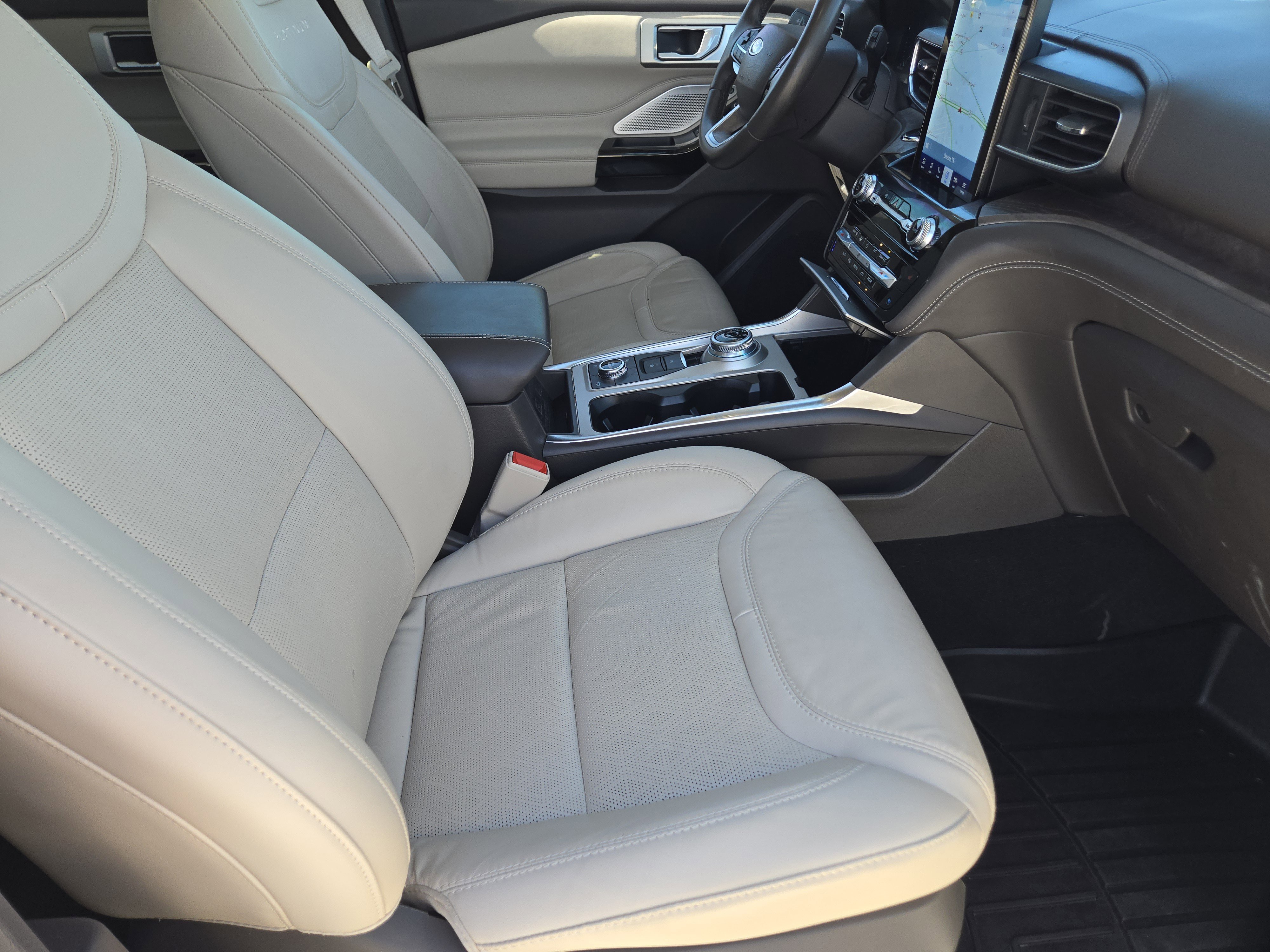 Certified 2023 Ford Explorer Platinum w/ Technology Package AWD/4WD image 15