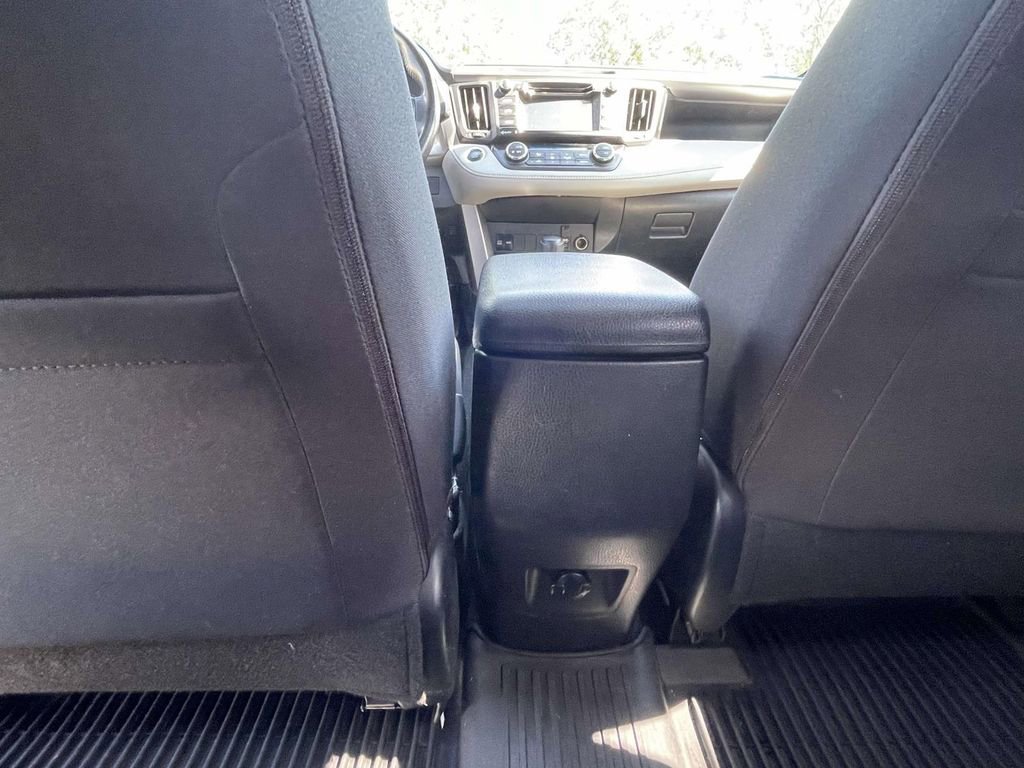 Used 2017 Toyota RAV4 XLE AWD/4WD image 16