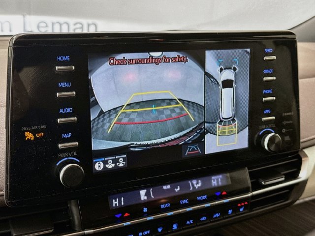 Used 2022 Toyota Sienna Platinum AWD/4WD image 14