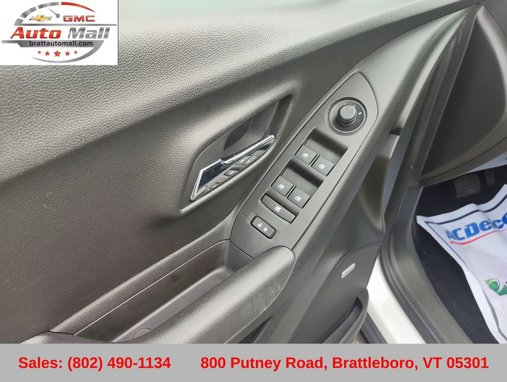 Used 2016 Chevrolet Trax LT w/ LT Sun and Sound Package AWD/4WD image 13
