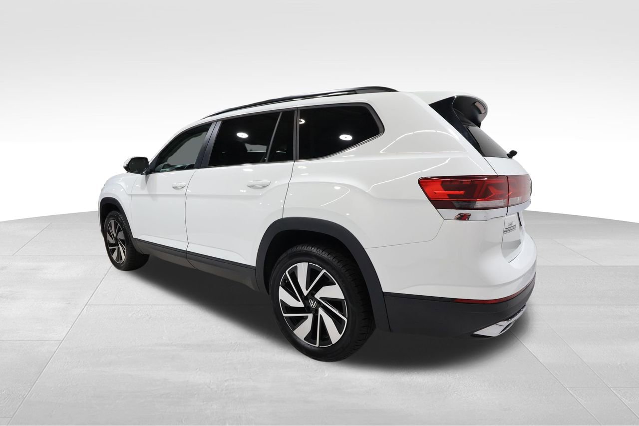 Used 2025 Volkswagen Atlas SE FWD image 2