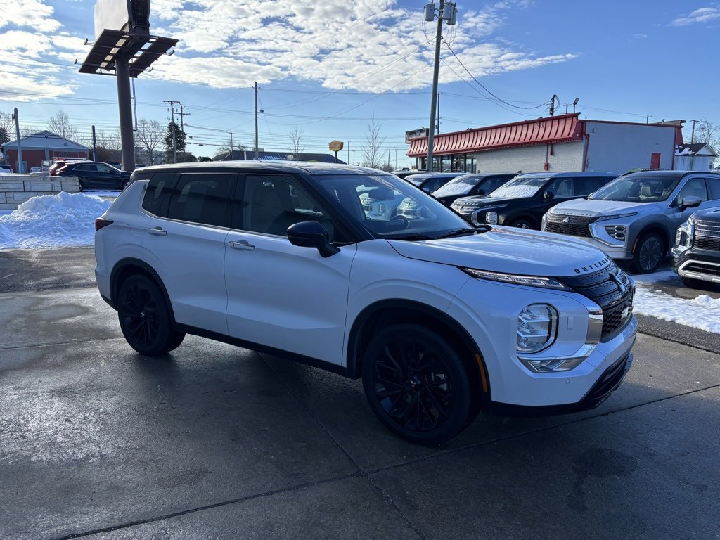 Used 2023 Mitsubishi Outlander SEL Black Edition image 3
