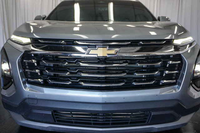 Used 2025 Chevrolet Equinox LT FWD image 3