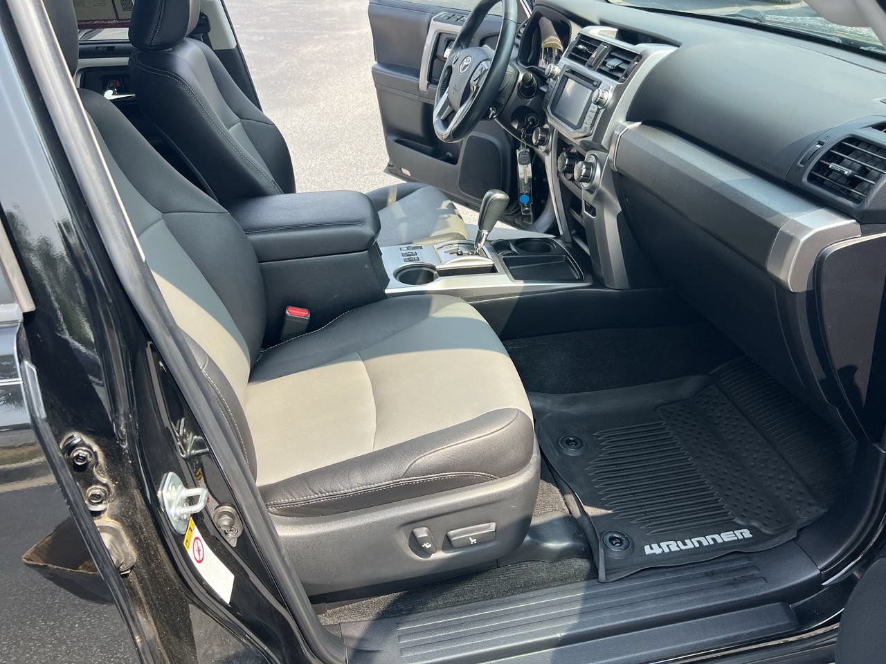 Used 2018 Toyota 4Runner SR5 Premium RWD image 34