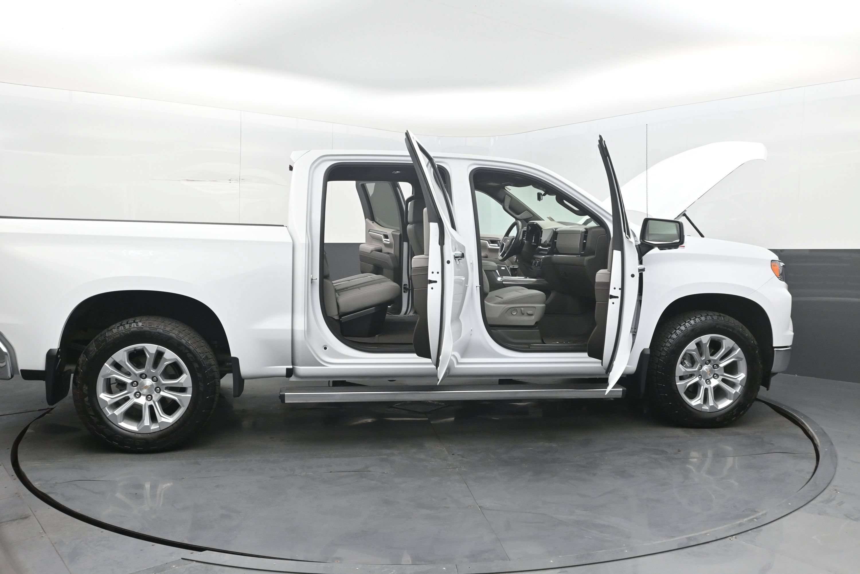 Used 2025 Chevrolet Silverado 1500 LTZ w/ LTZ Premium Package AWD/4WD image 42