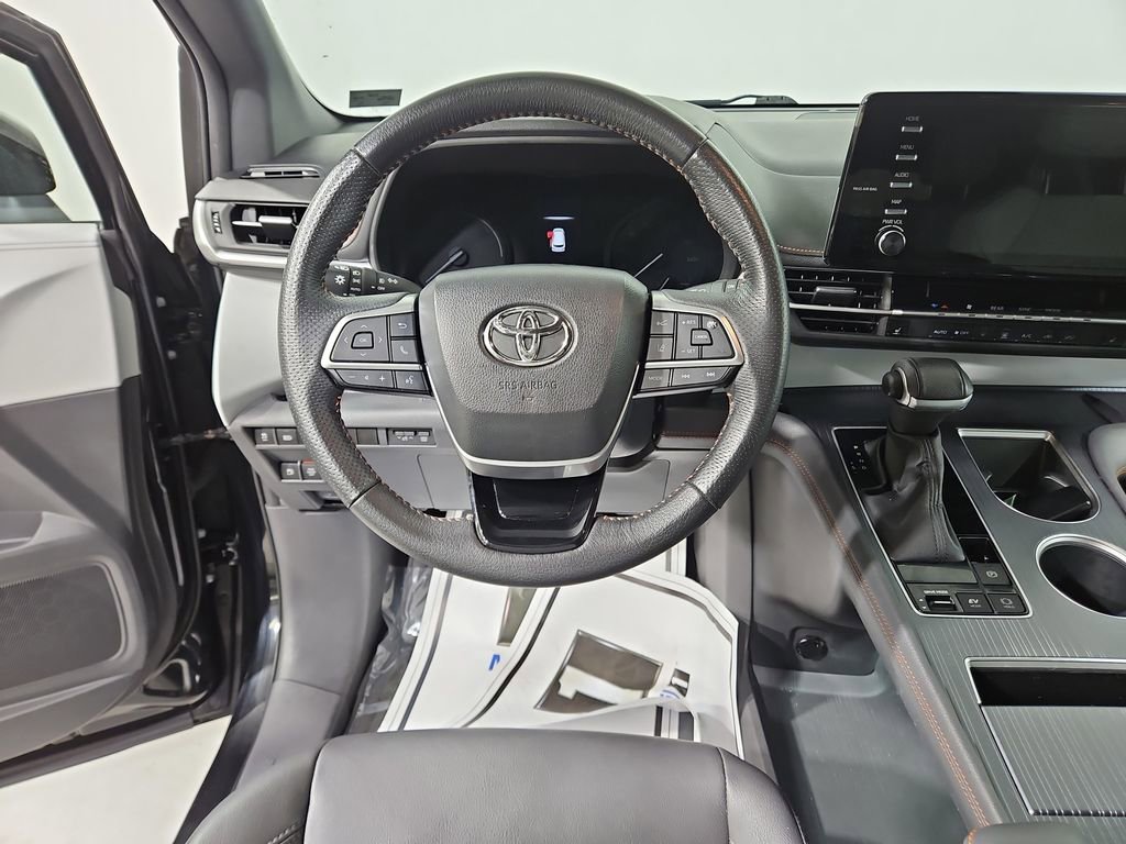 Used 2023 Toyota Sienna XSE FWD image 14