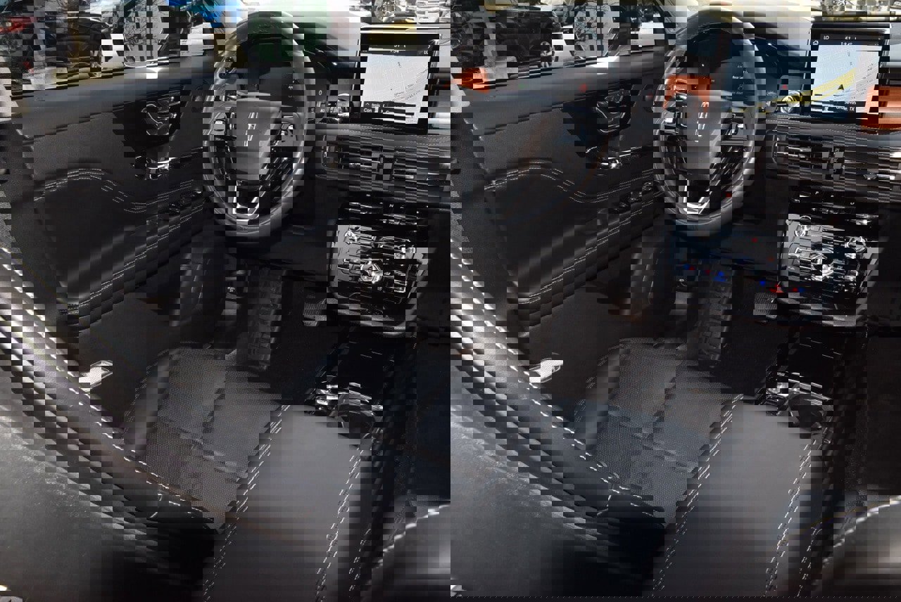 Used 2021 Lincoln Corsair Reserve w/ Equipment Group 201A image 15