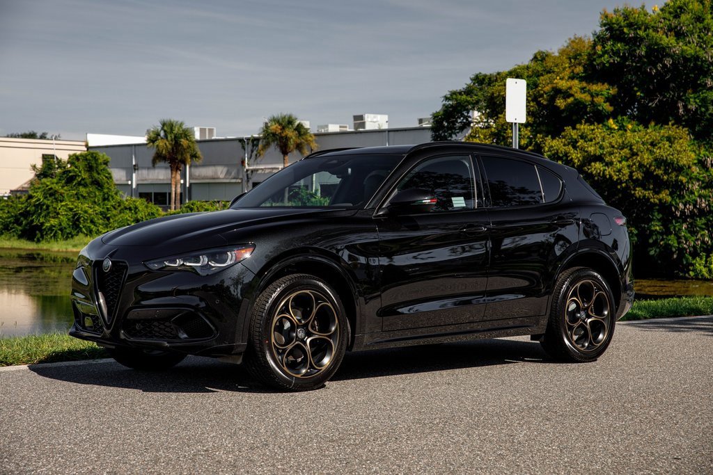New 2025 Alfa Romeo Stelvio Sprint image 7