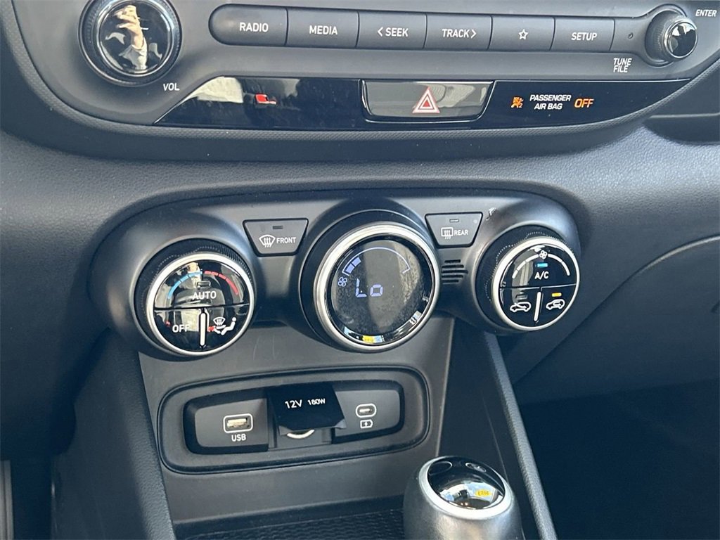 Certified 2023 Hyundai Venue SEL image 23