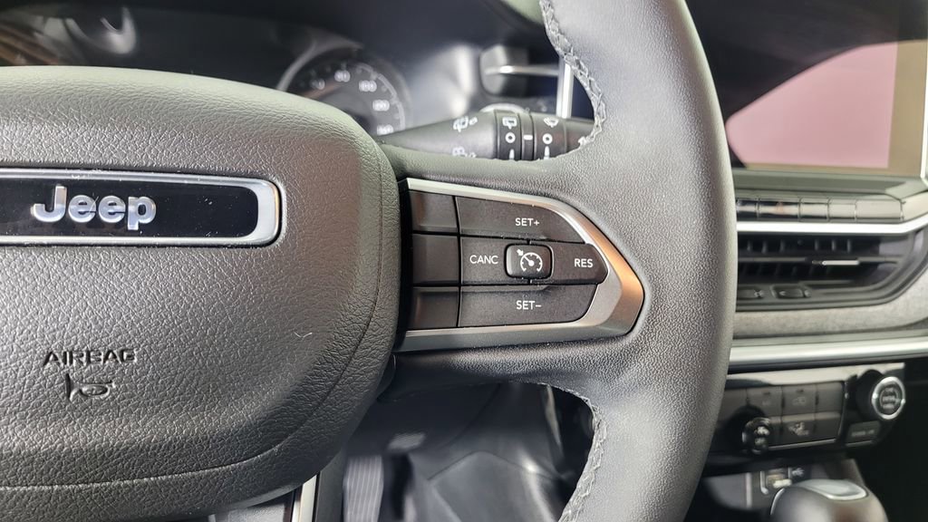 Used 2024 Jeep Compass Latitude image 17