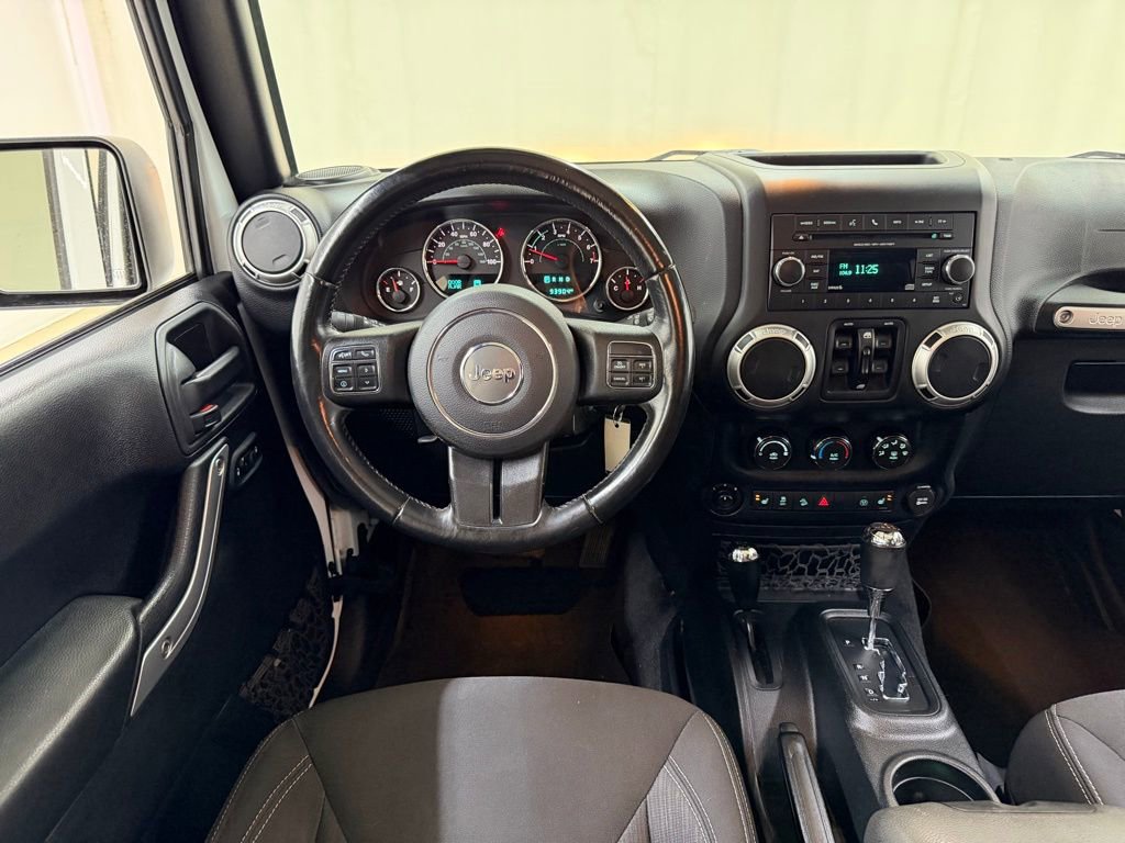 Used 2016 Jeep Wrangler Unlimited Sahara w/ Connectivity Group image 27