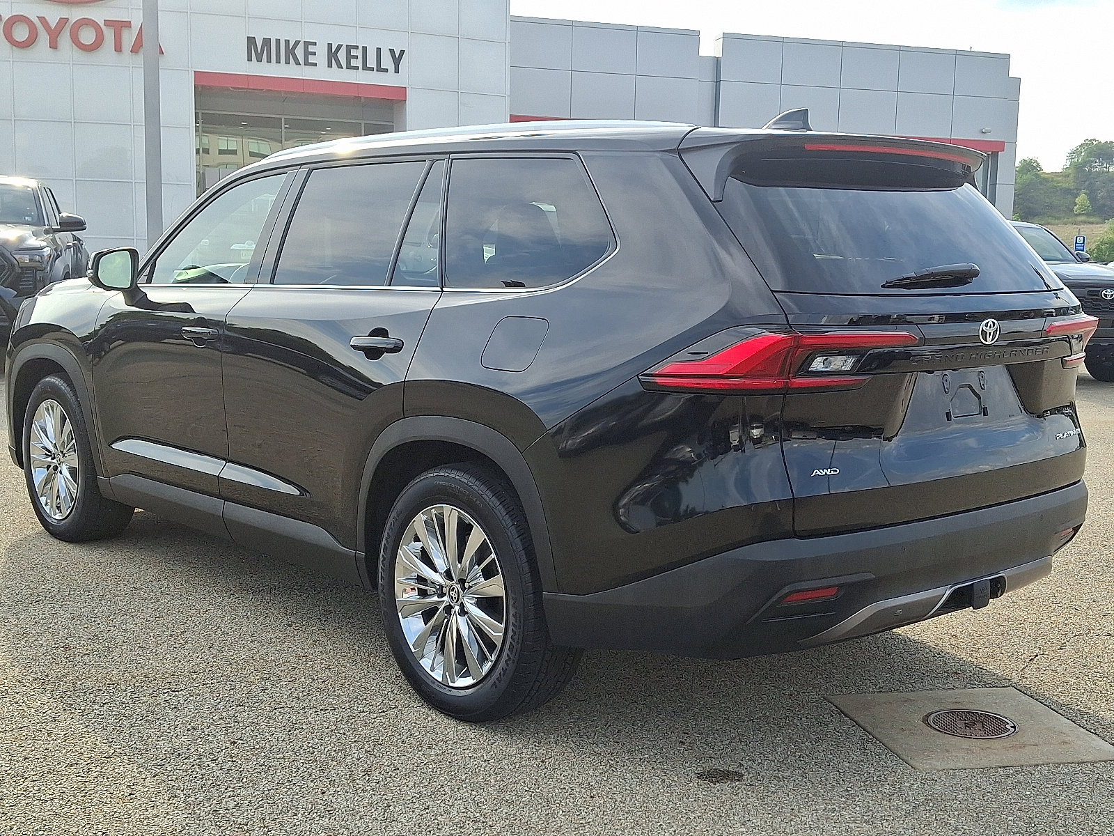 Used 2024 Toyota Grand Highlander AWD image 4