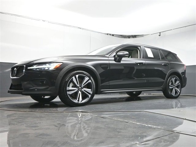 Used 2024 Volvo V60 B5 Cross Country Plus image 36