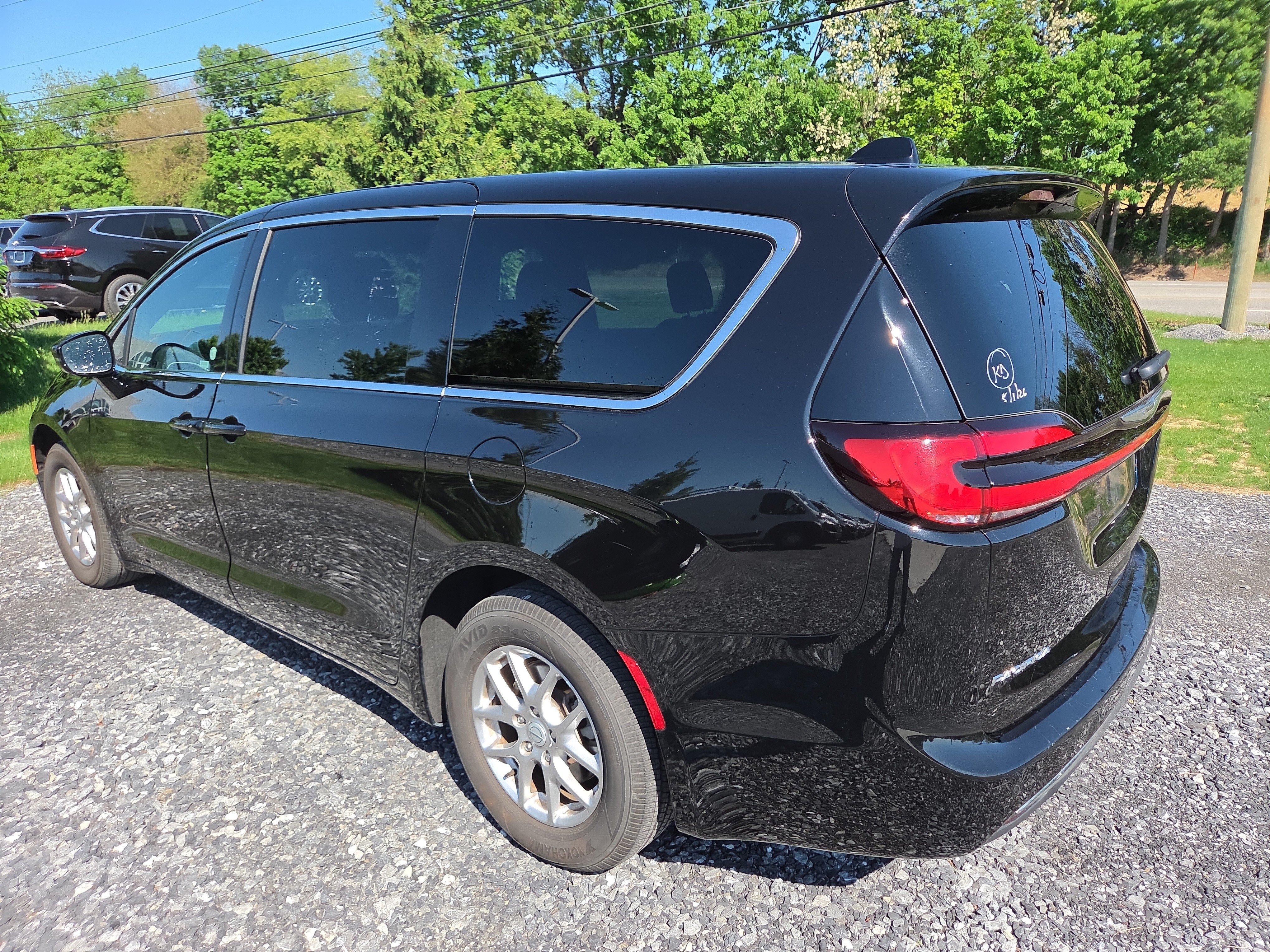 Used 2025 Chrysler Pacifica Select FWD image 15