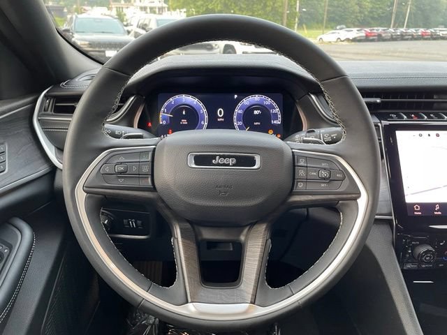 Used 2024 Jeep Grand Cherokee Limited AWD/4WD image 13