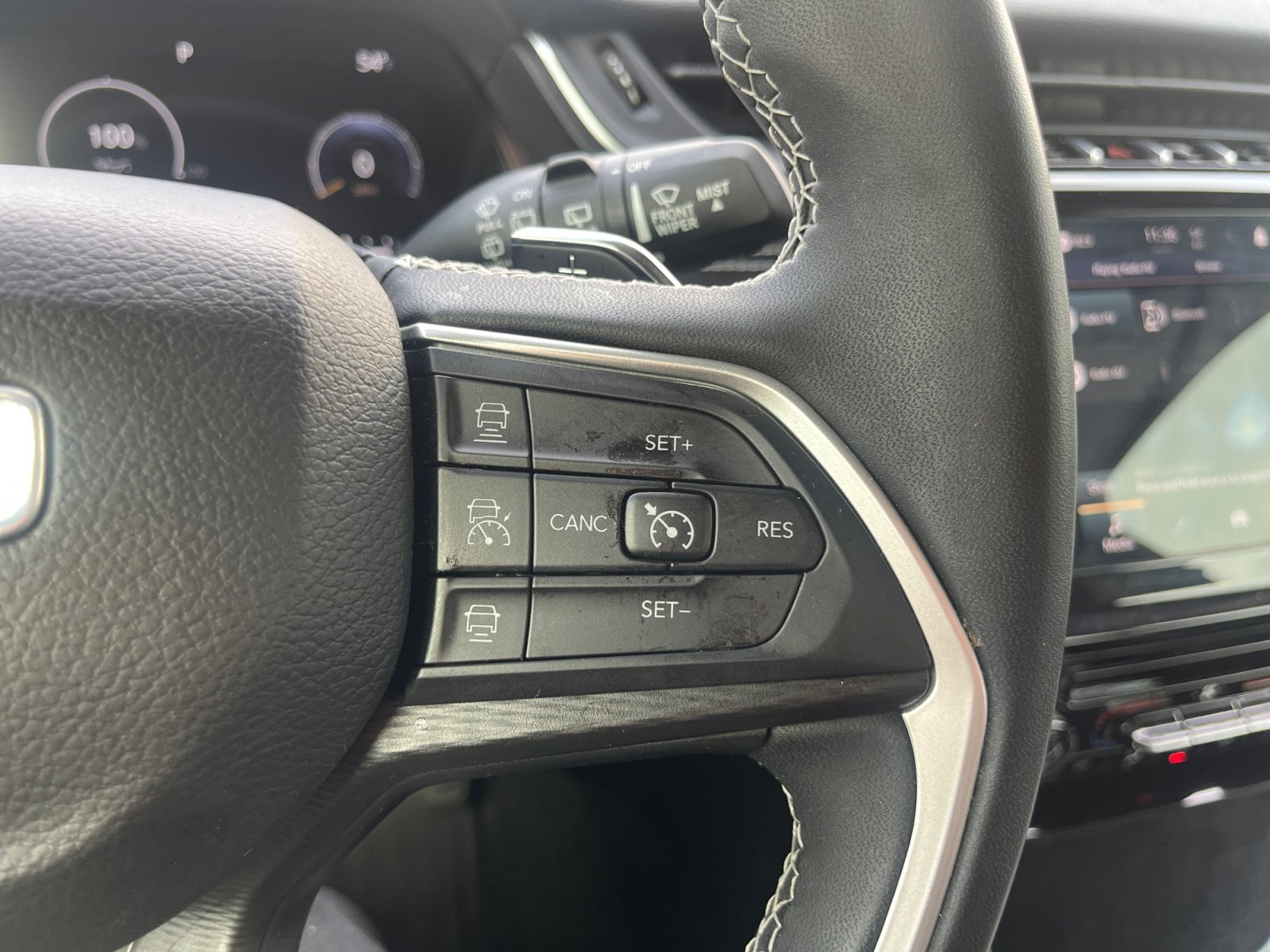 Used 2023 Jeep Grand Cherokee L Laredo image 18