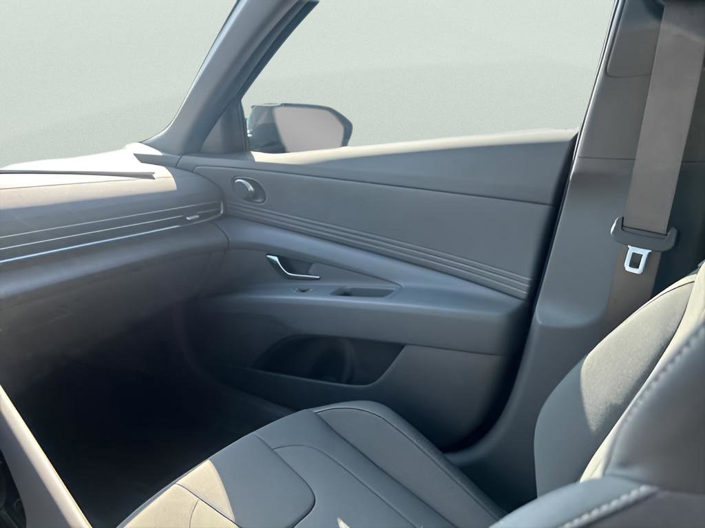 Used 2025 Hyundai Elantra SEL image 23