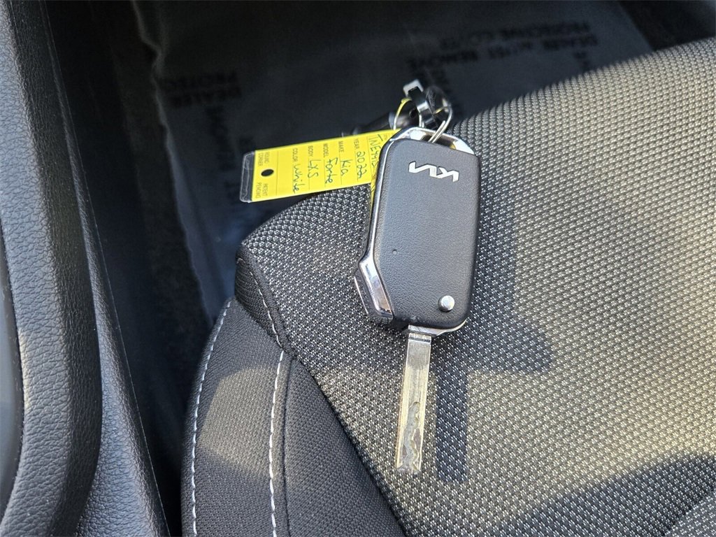 Used 2022 Kia Forte LXS w/ LXS Technology Package image 17