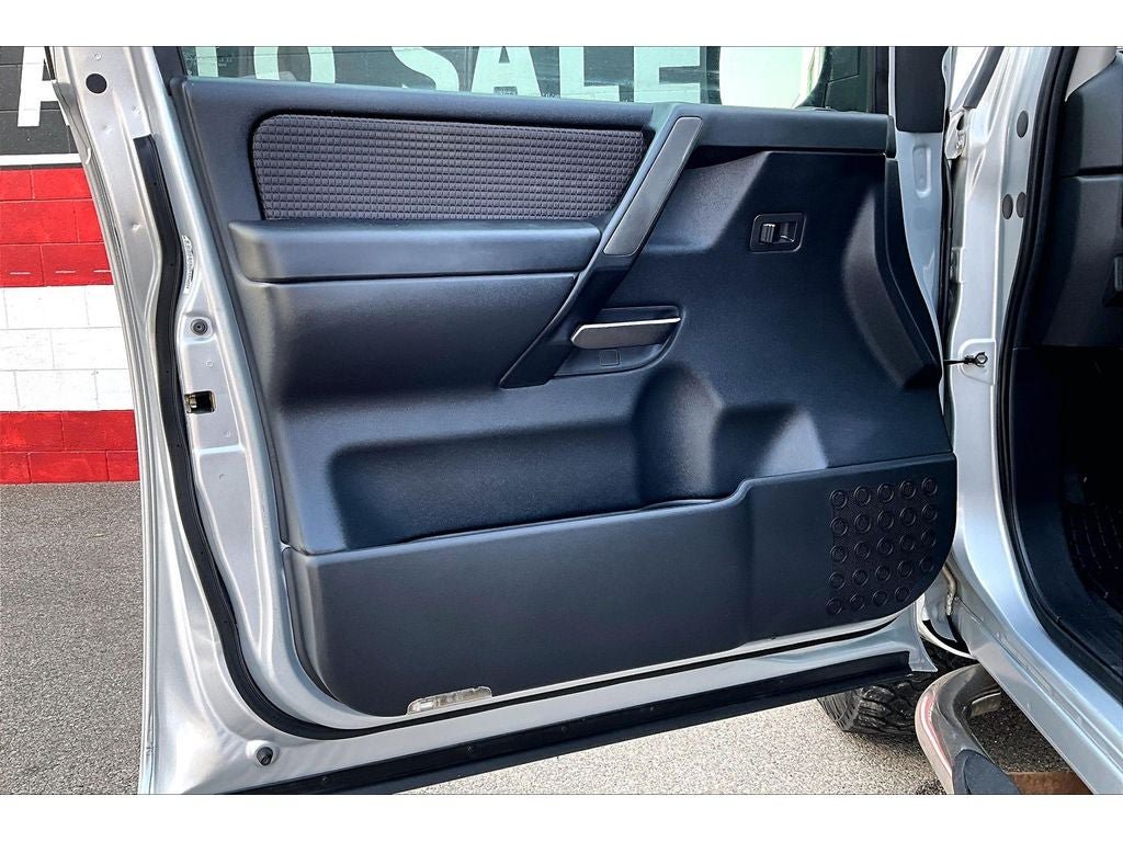 Used 2010 Nissan Titan SE w/ SE Value Truck Pkg AWD/4WD image 18