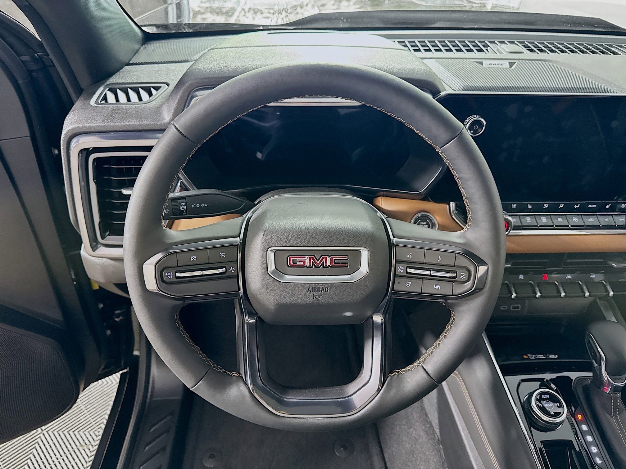 Used 2026 GMC Canyon AT4 w/ Technology Plus Package AWD/4WD image 17