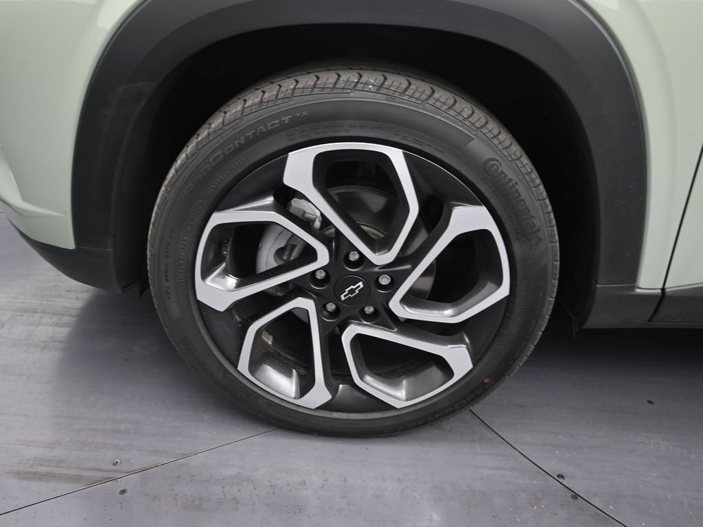 Used 2024 Chevrolet Trax RS w/ Sunroof Package FWD image 9