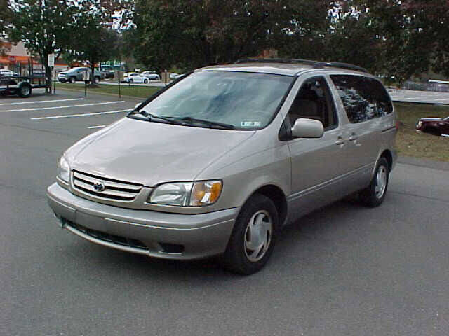 Used 2002 Toyota Sienna LE w/ Symphony Pkg FWD image 4