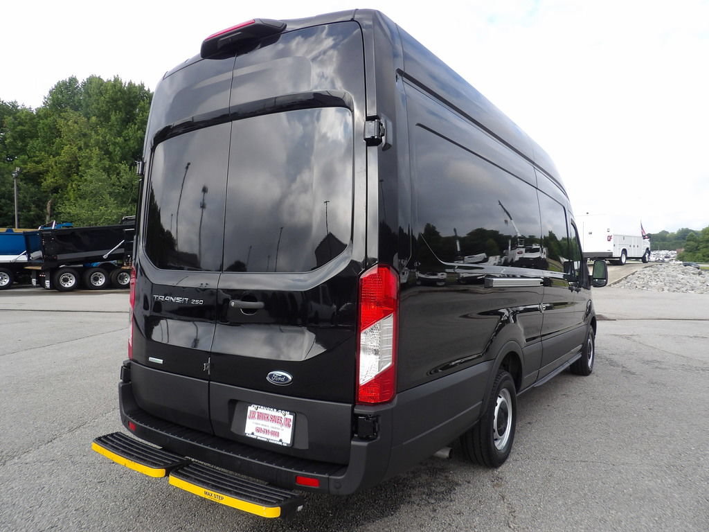 Used 2023 Ford Transit 250 148 High Roof Extended w/ Load Area Protection Package RWD image 7