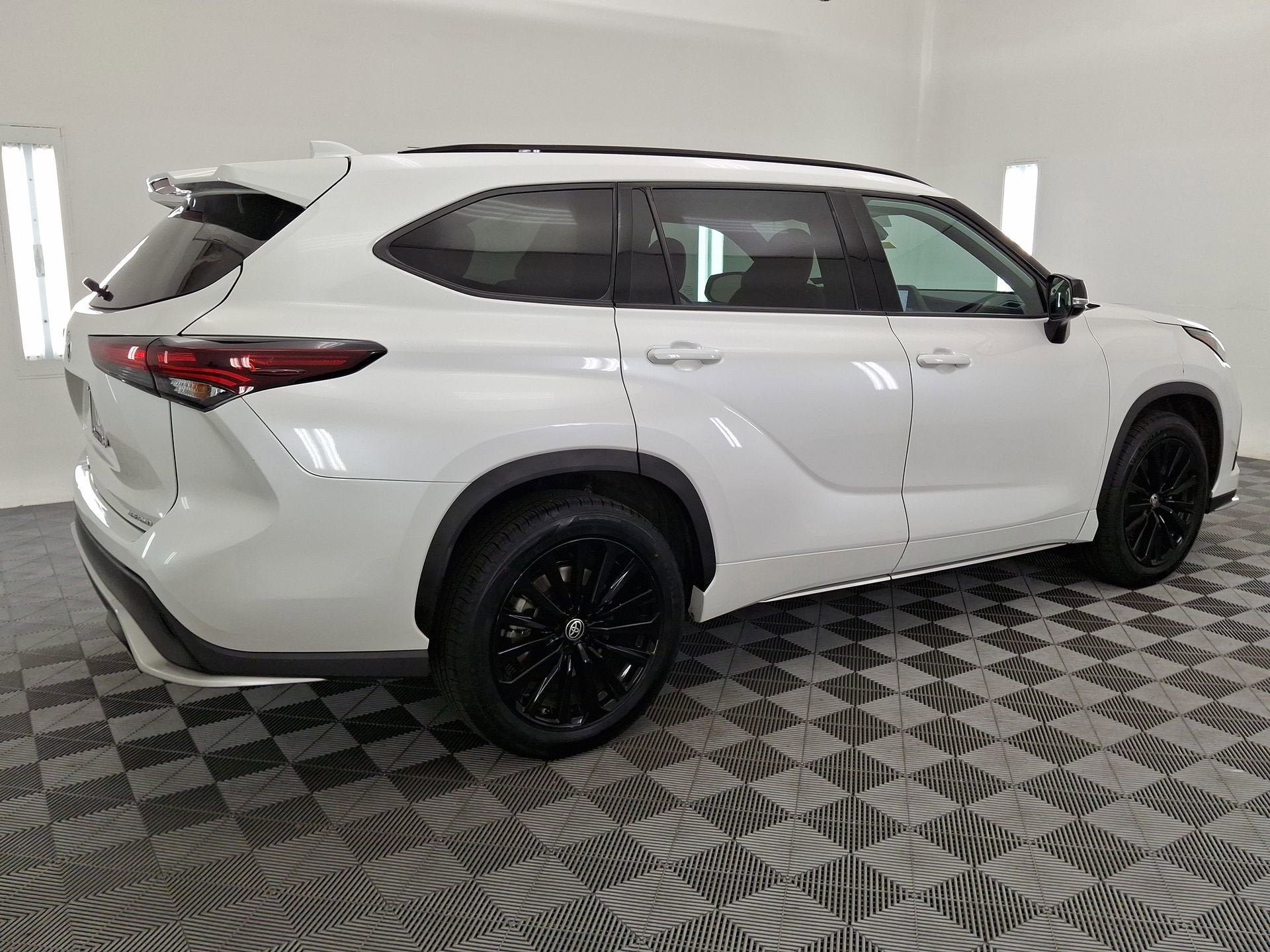 Used 2024 Toyota Highlander XSE AWD/4WD image 26