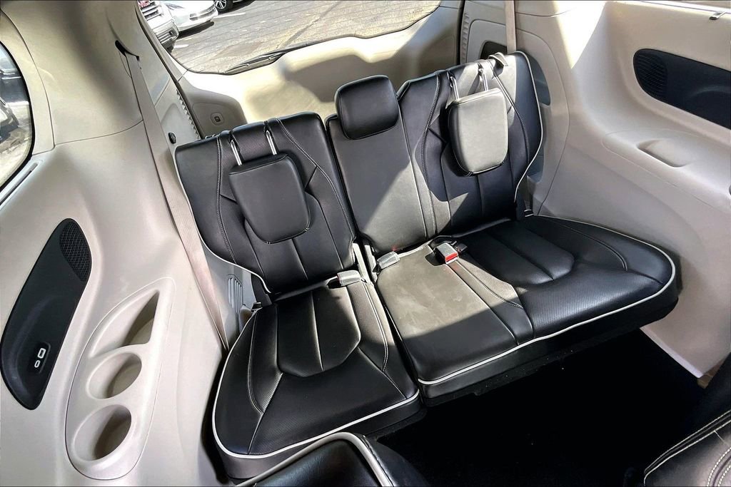 Used 2023 Chrysler Pacifica Limited image 26