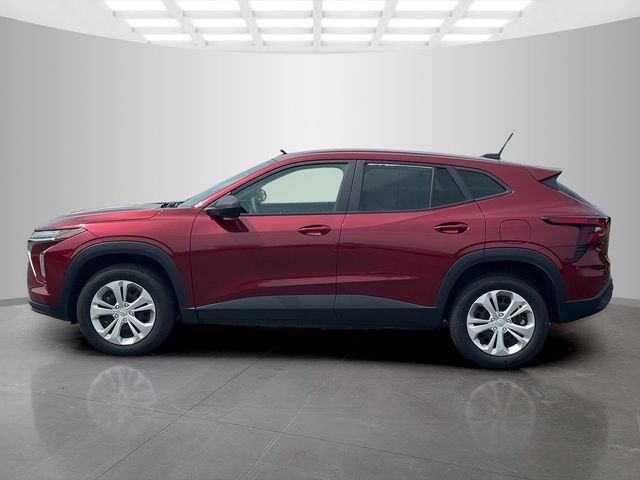 Used 2024 Chevrolet Trax LS w/ Driver Confidence Package FWD image 4