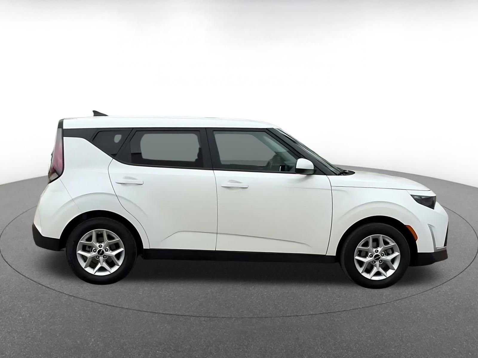 Used 2025 Kia Soul LX w/ LX Technology Package image 16