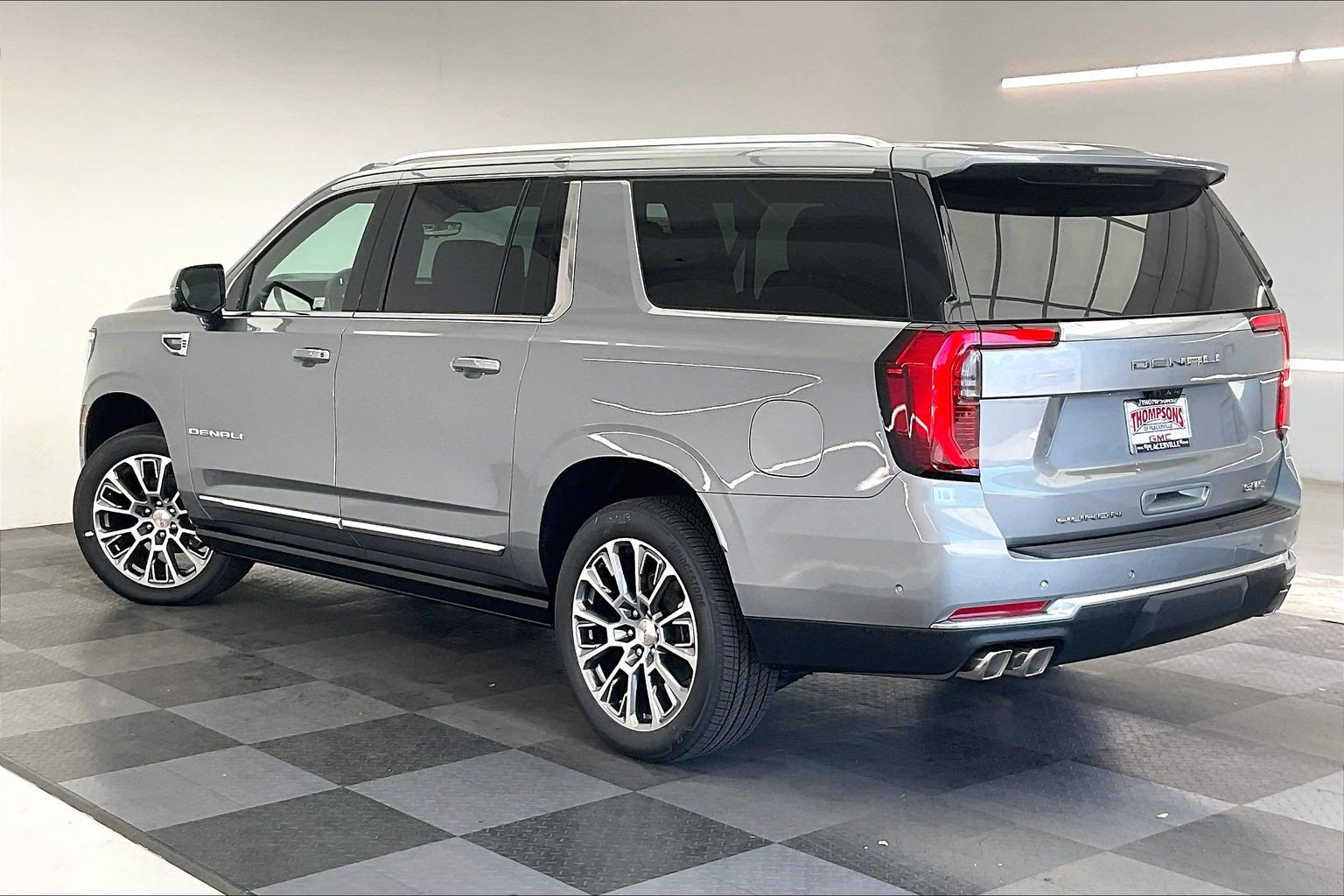 New 2026 GMC Yukon XL Denali w/ Denali Reserve Package AWD/4WD image 2