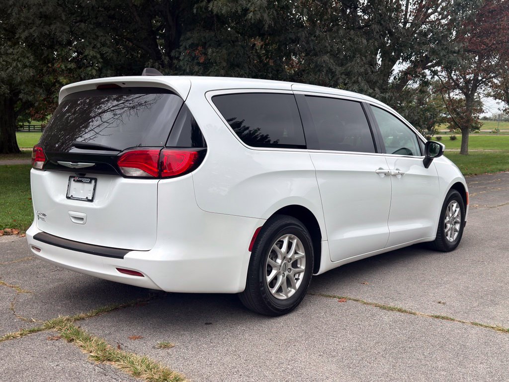 Used 2023 Chrysler Voyager LX FWD image 33