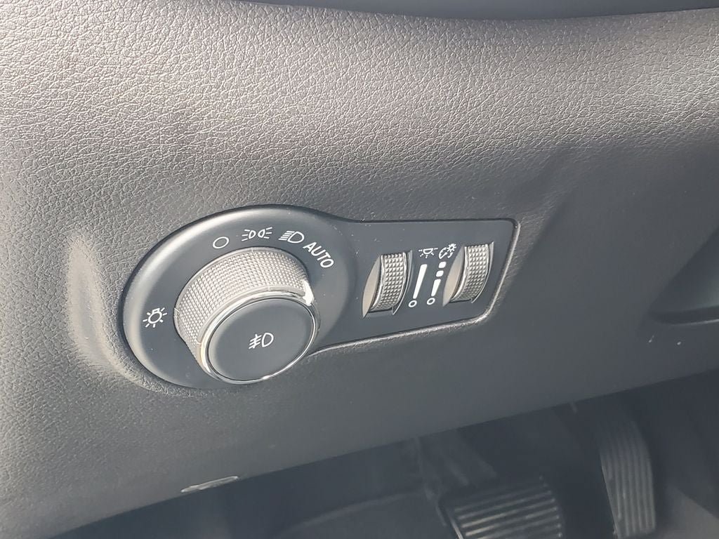 Used 2023 Jeep Compass Latitude AWD/4WD image 9