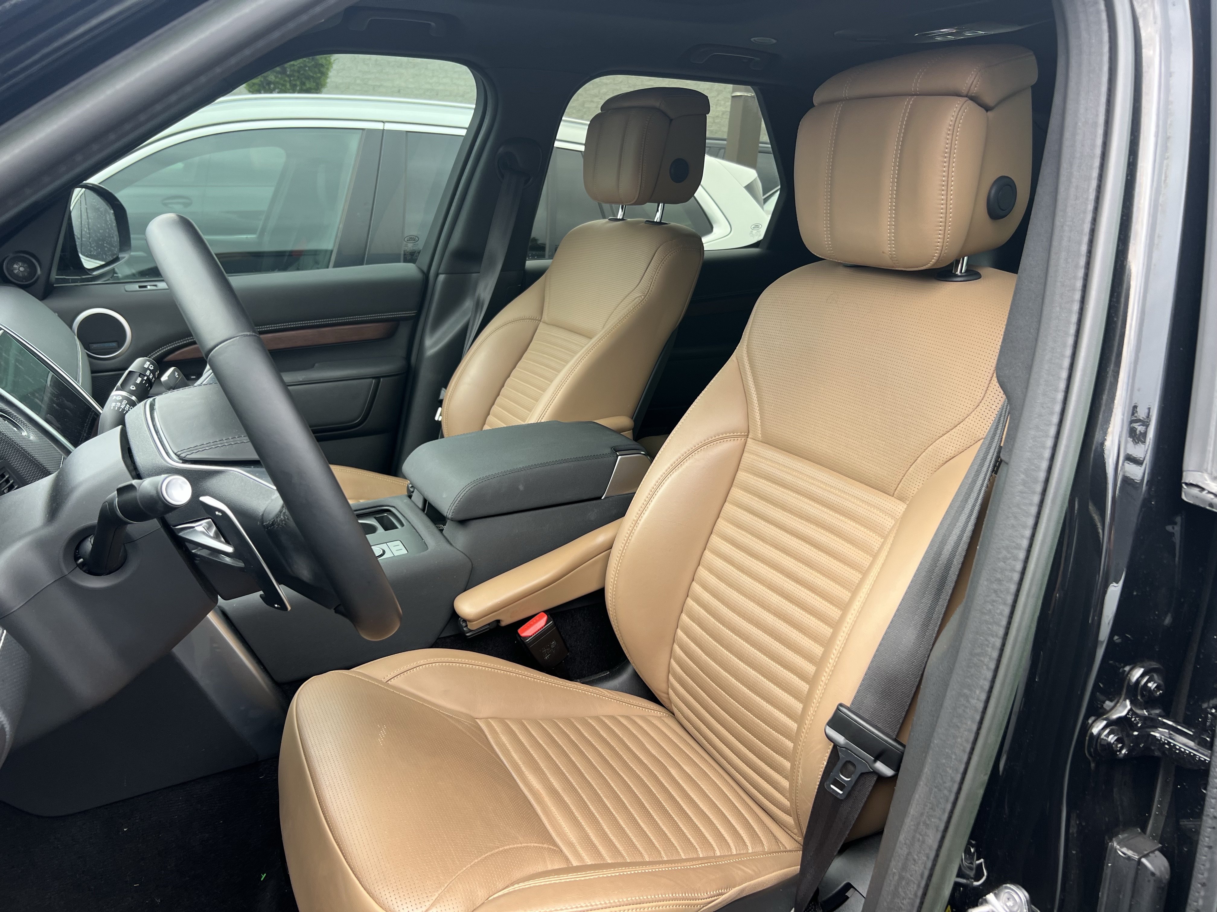 Certified 2023 Land Rover Discovery HSE R-Dynamic AWD/4WD image 16