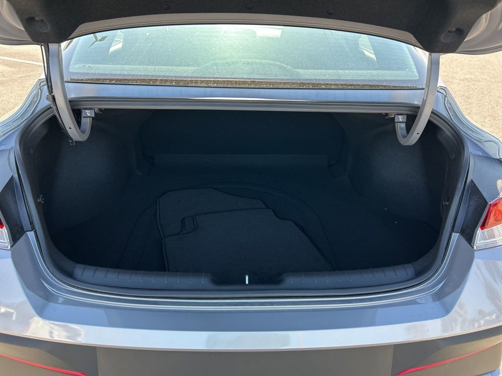 Used 2025 Hyundai Elantra SE image 46