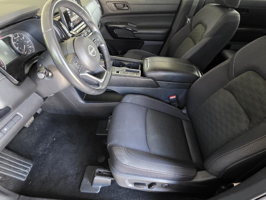 Used 2024 Nissan Pathfinder SV FWD image 6