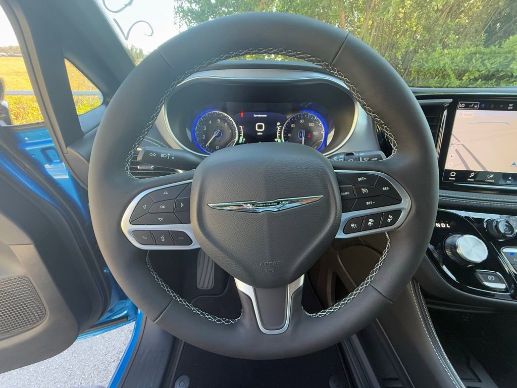 New 2026 Chrysler Pacifica Limited image 23