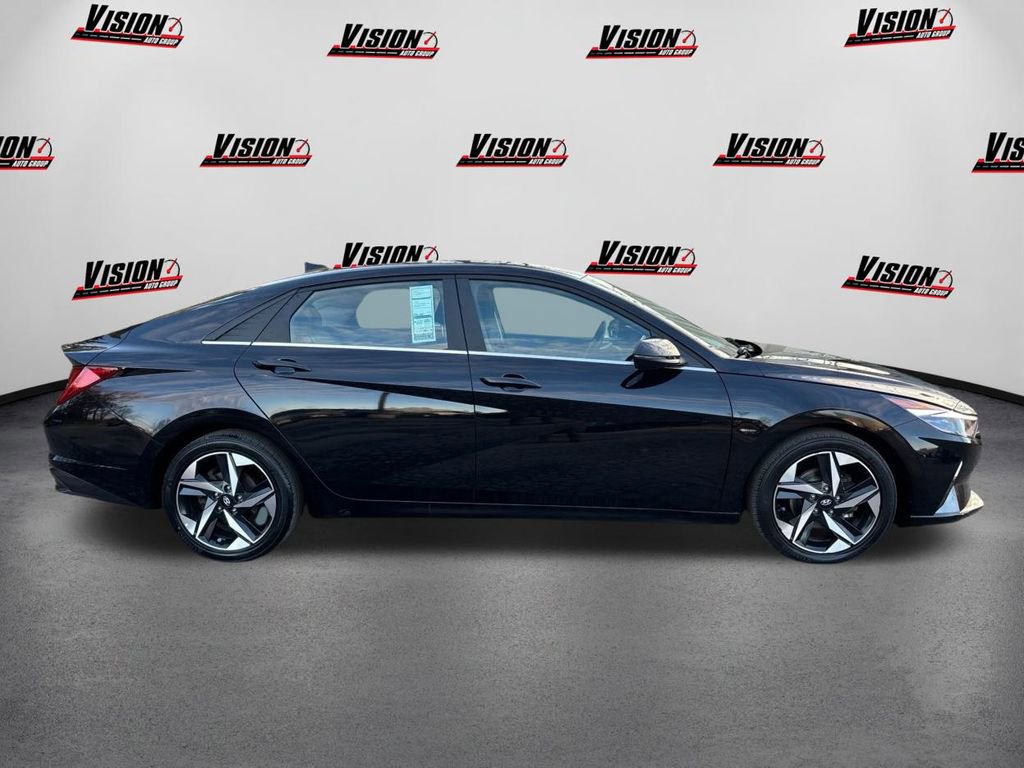 Certified 2023 Hyundai Elantra Limited image 4