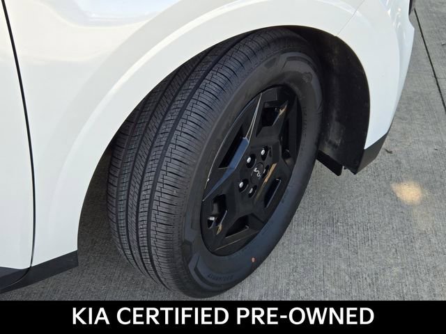 Certified 2025 Kia Carnival image 6